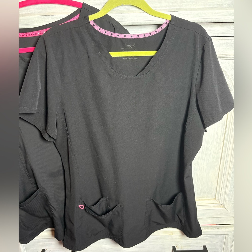 Lot Of 2 Black Scrub Tops Nursing Medical Koi Lite Heartsoul
Both size X-Large - Picture 6 of 8